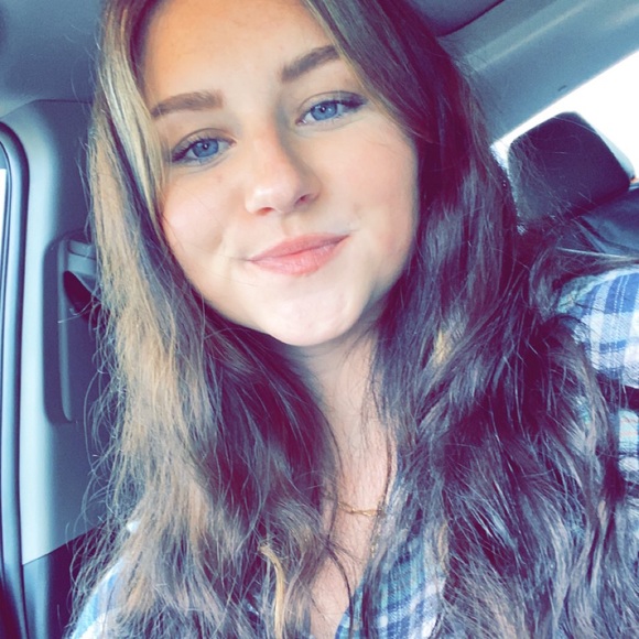 Meet your Posher, Alyssa - Picture 8 of 9